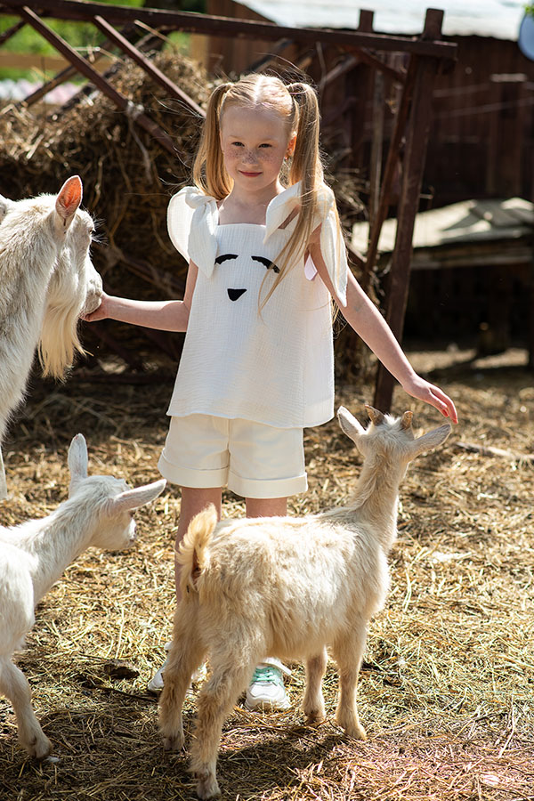 Белый детский топ на завязках "Кролик"