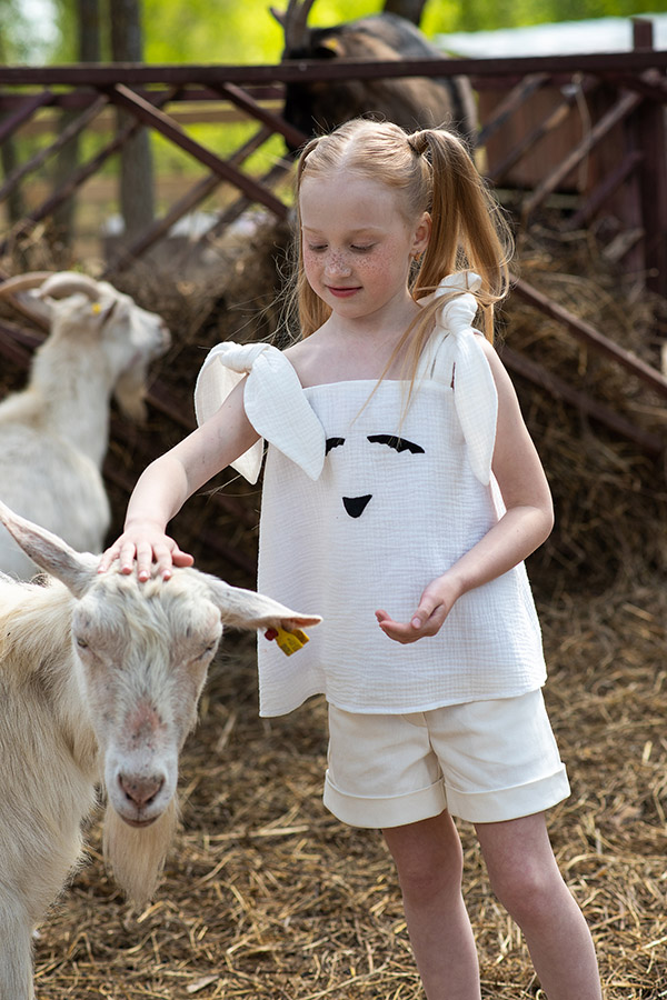 Белый детский топ на завязках "Кролик"