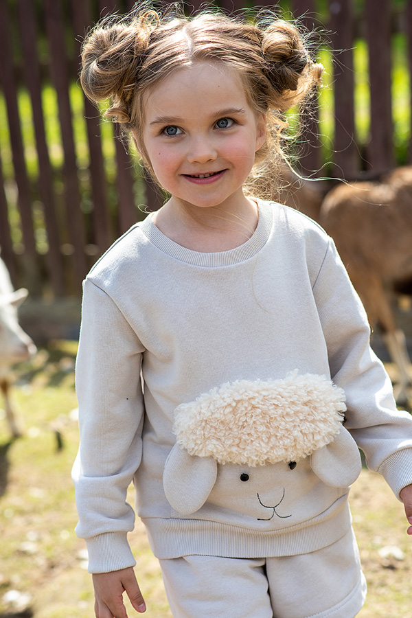 Бежевый детский свитшот "Овечка" на девочку