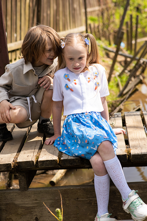 Белый детский хлопковый топ в рубчик с вязаными цветами