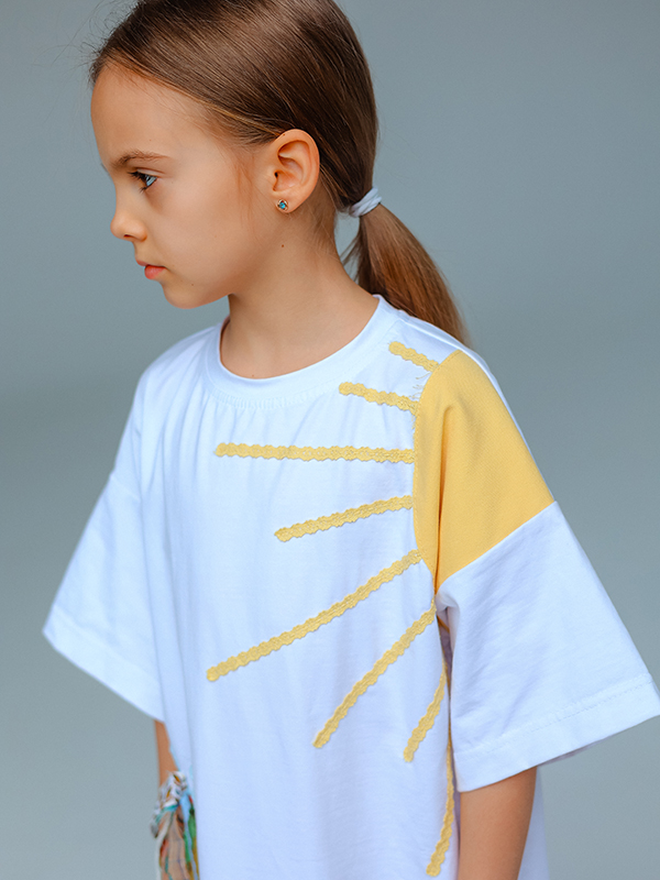 Белое детское платье-футболка "Солнце взойдет"