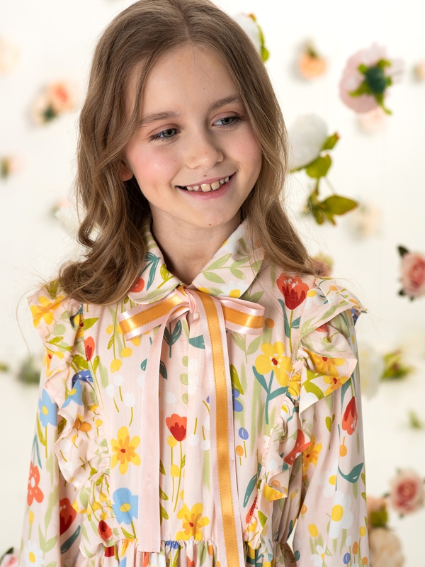 Бежевое цветочное детское платье с бантом на воротнике