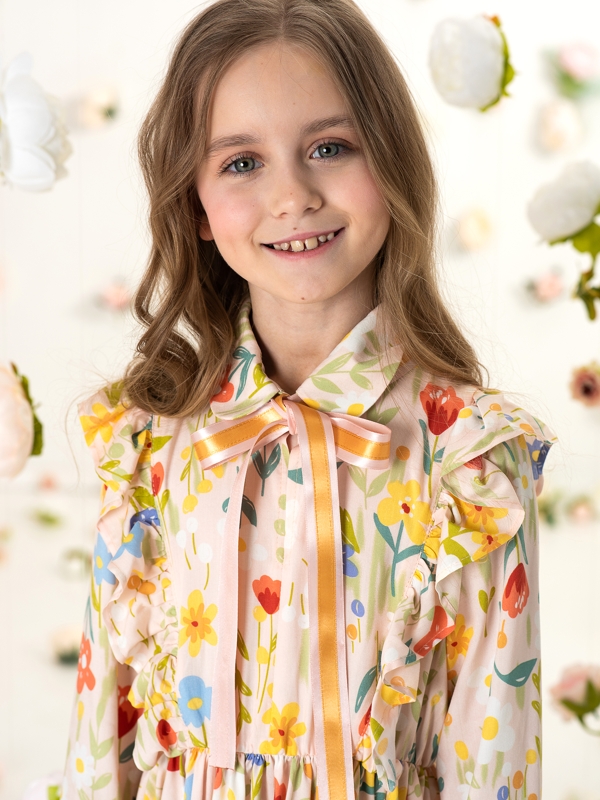 Бежевое цветочное детское платье с бантом на воротнике