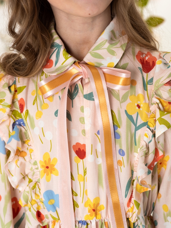 Бежевое цветочное детское платье с бантом на воротнике