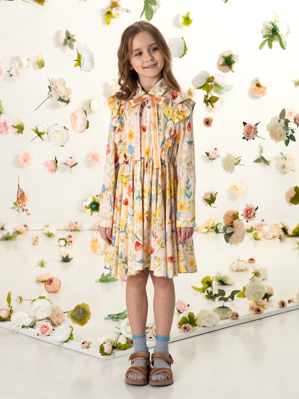 Бежевое цветочное детское платье с бантом на воротнике