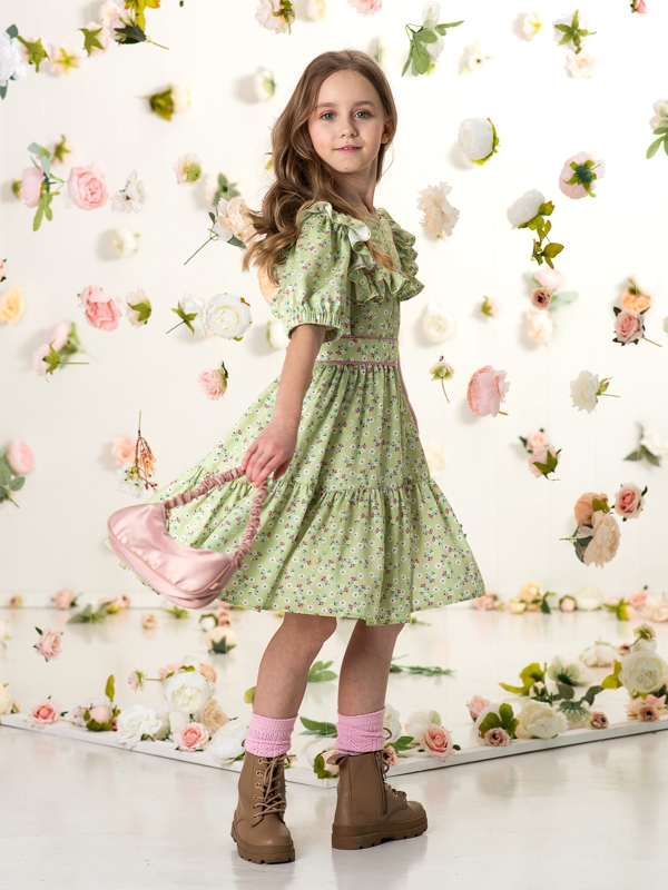 Зеленое цветочное платье из вискозы с мелким цветочным принтом