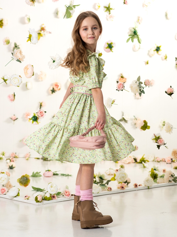 Зеленое цветочное платье из вискозы с мелким цветочным принтом