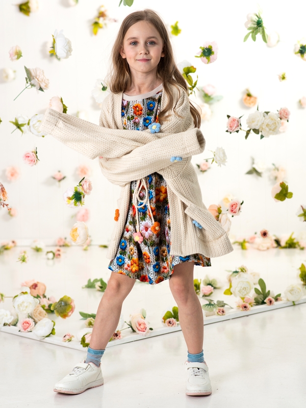 Бежевый кардиган с вязаными цветами