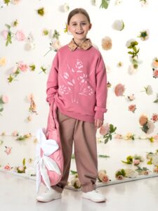 Розовый детский свитшот с аппликацией на девочку