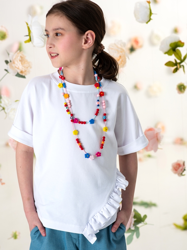 Белая детская футболка на девочку с асимметричной рюшей