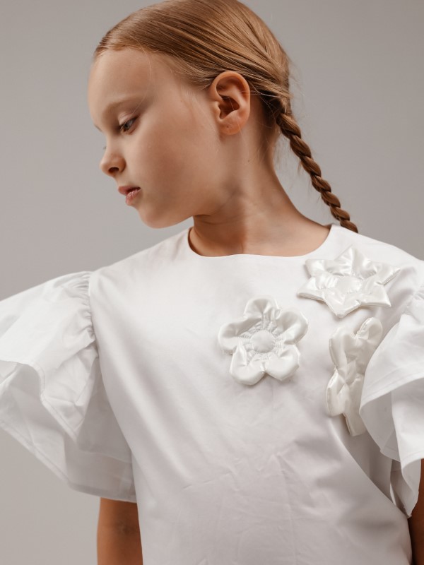 Белое Хлопковое Платье с Объемными Цветами и Рукавами Прямого Силуэта