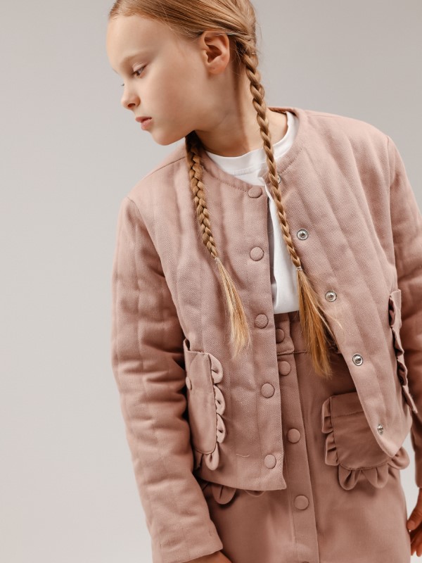 Стеганая Джинсовая Куртка Бежево-Розового Цвета с Фигурными Карманами в Виде Лепестков