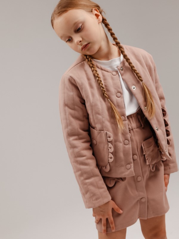 Стеганая Джинсовая Куртка Бежево-Розового Цвета с Фигурными Карманами в Виде Лепестков