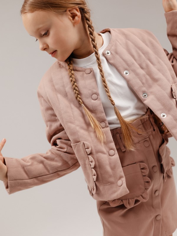 Стеганая Джинсовая Куртка Бежево-Розового Цвета с Фигурными Карманами в Виде Лепестков