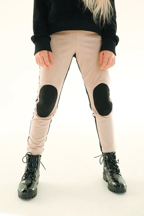 Бежево-черные замшевые детские брюки с заплатками на коленях