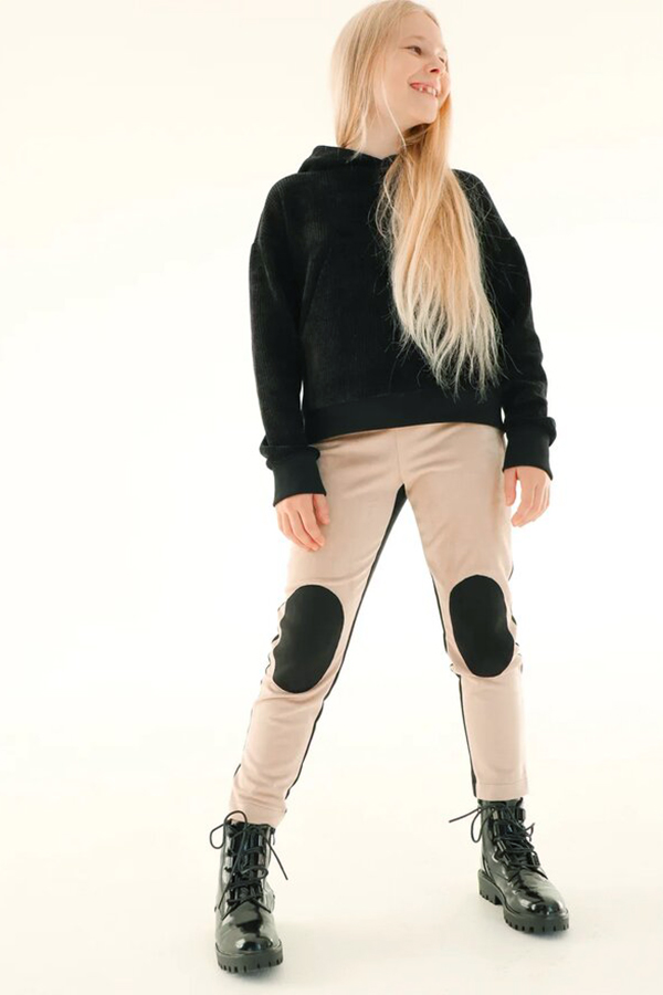 Бежево-черные замшевые детские брюки с заплатками на коленях