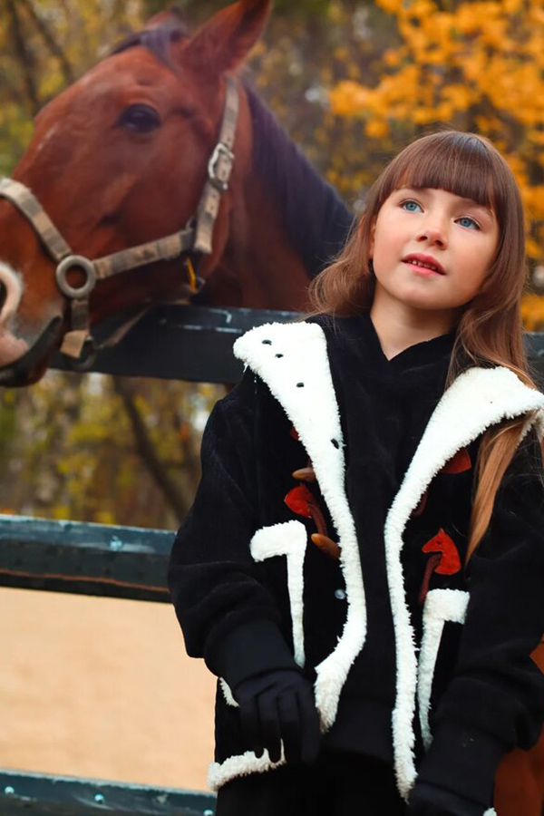 Детский жилет для девочки из стеганого трикотажа на меховой подкладке