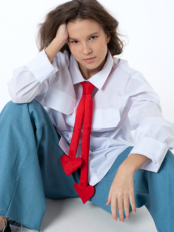 Комплект "Стрелы амура" -  базовая белая рубашка оверсайз и шарф - галстук с сердцами