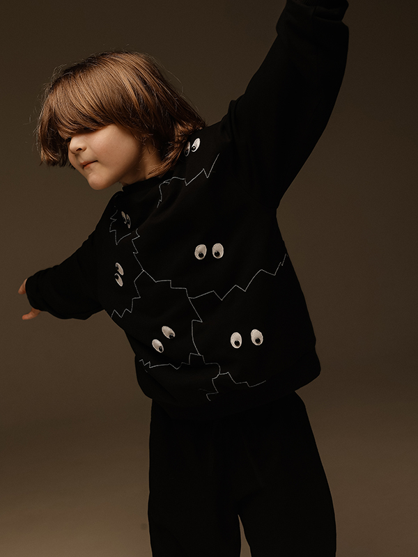 Черный детский свитшот "Чернушка"