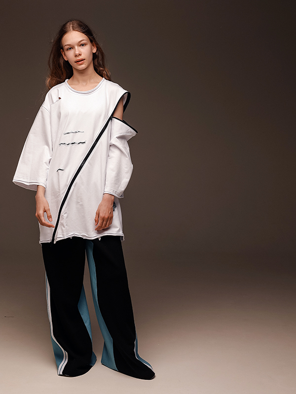 Широкие комбинированные подростковые джинсы с лампасами для девочки