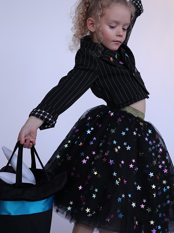 Нарядный укороченный детский жакет в полоску на девочку