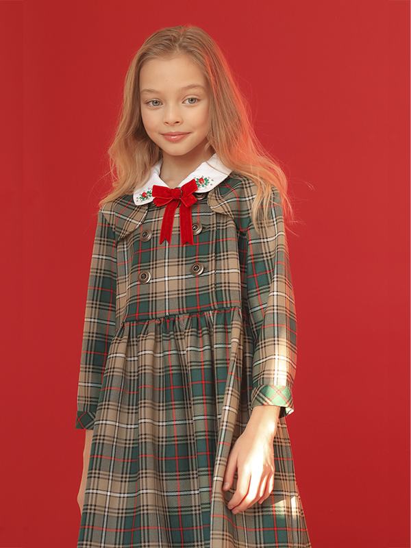 Нарядное детское платье в зеленую клетку с белым воротником и красным бантом