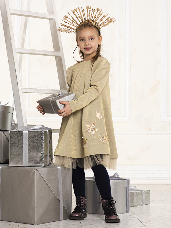 Нарядное детское платье из золотистого люрекса со звездами