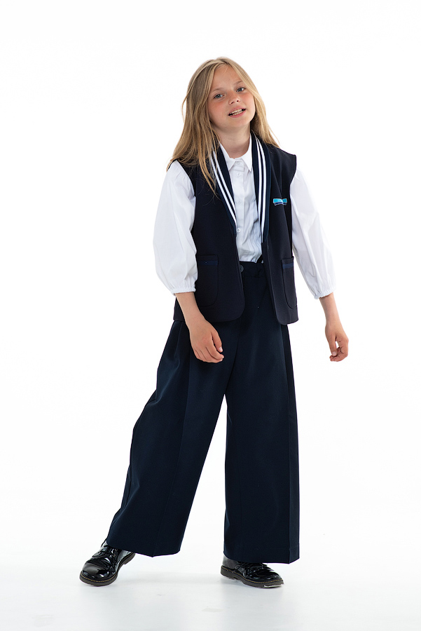 Широкие детские синие школьные брюки со стрелками на девочку