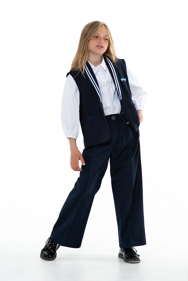 Широкие детские синие школьные брюки со стрелками на девочку
