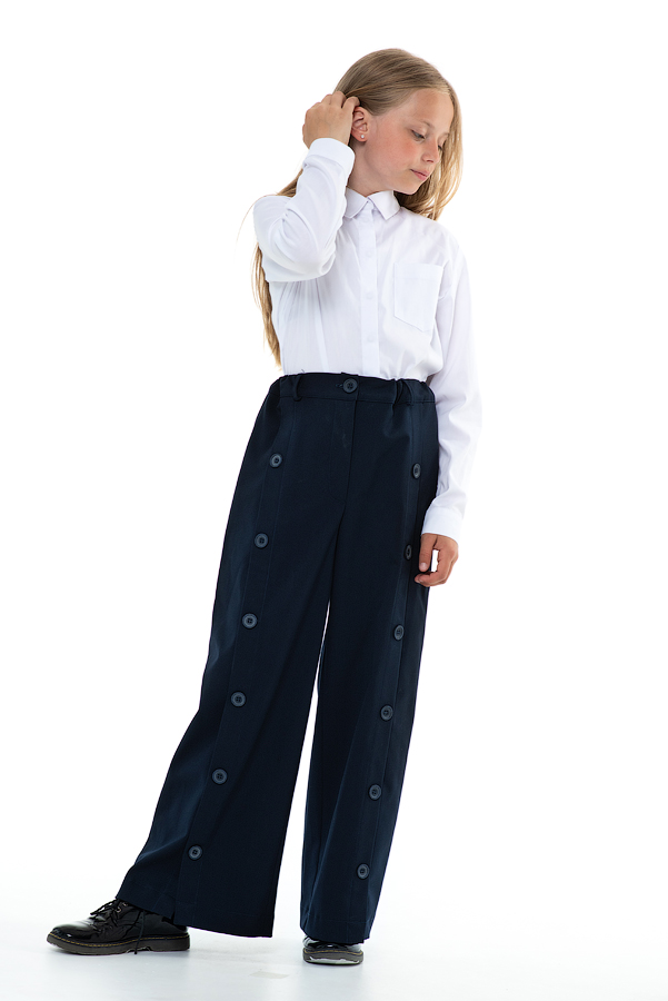 Белая школьная блузка рубашечного кроя