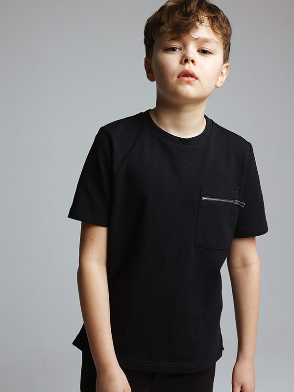 Темно-синяя футболка с карманом с молнией