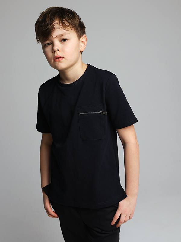 Темно-синяя футболка с карманом с молнией
