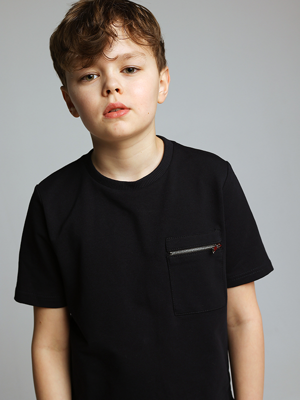 Темно-синяя футболка с карманом с молнией