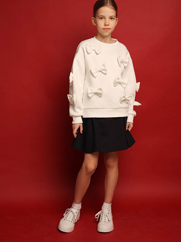 Бело-молочный нарядный свитшот с бантами на девочку