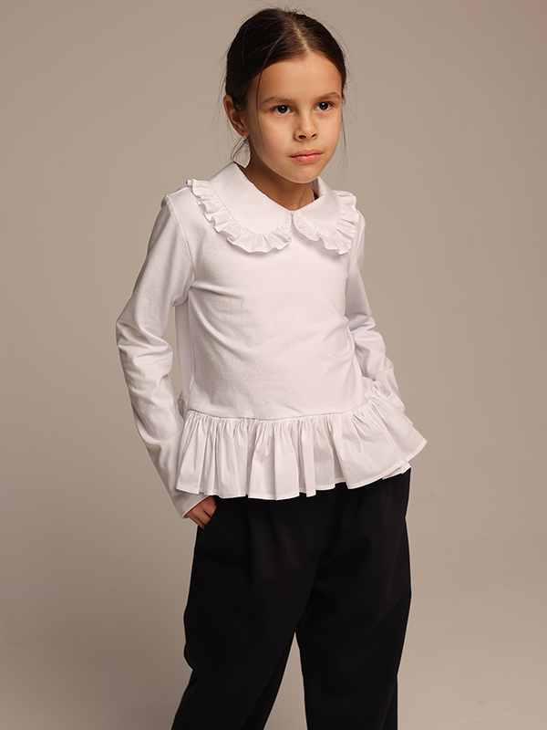 Комбинированная белая блузка из трикотажа и рубашечного хлопка с воланом-баской