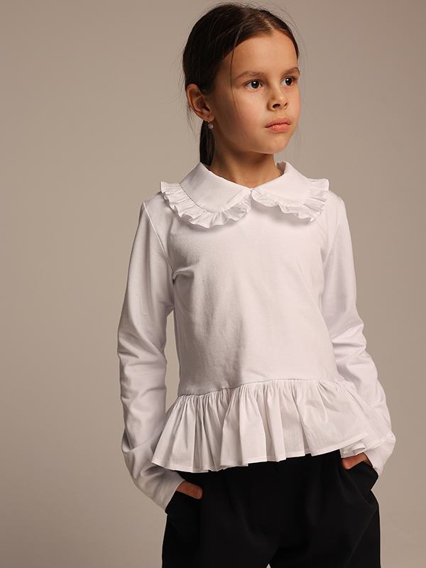 Комбинированная белая блузка из трикотажа и рубашечного хлопка с воланом-баской