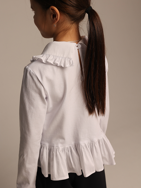 Комбинированная белая блузка из трикотажа и рубашечного хлопка с воланом-баской