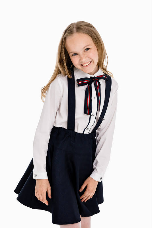 Белая школьная блузка с бантом и контрастной планкой