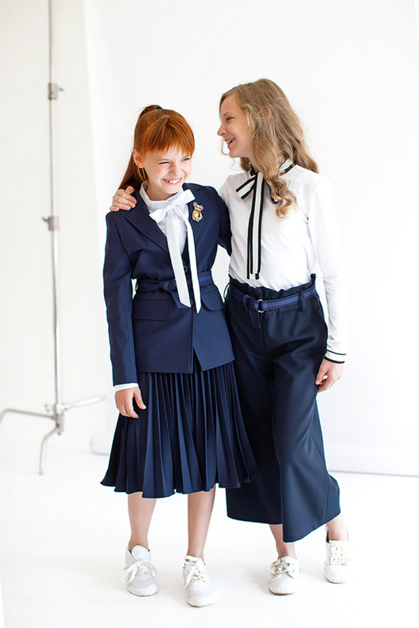 Синяя школьная юбка плиссе миди