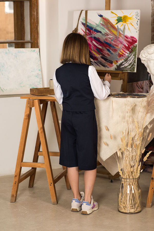 Удлиненные синие школьные шорты со стрелками для девочки