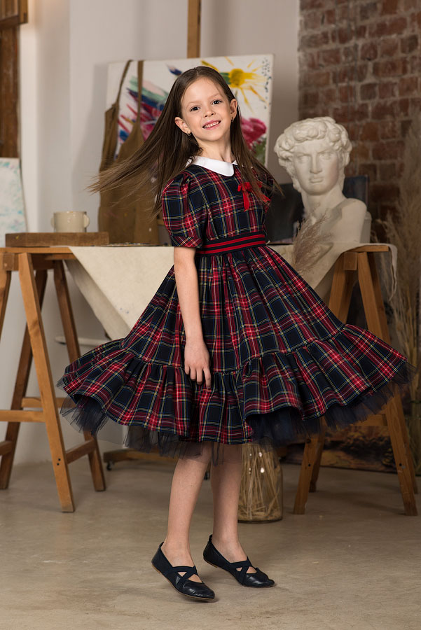 Нарядное школьное платье в клетку