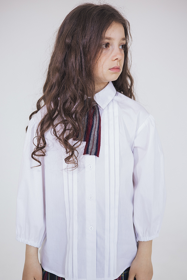 Белая школьная блузка с широкими складками на груди и рукавом "три четверти"